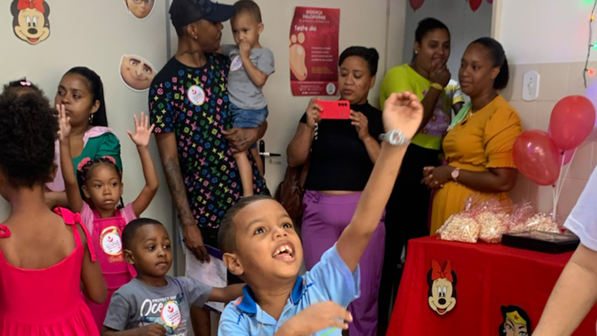 Pais e filhos ganharam uma manhã de diversão no primeiro dia da Semana da Doença Falciforme