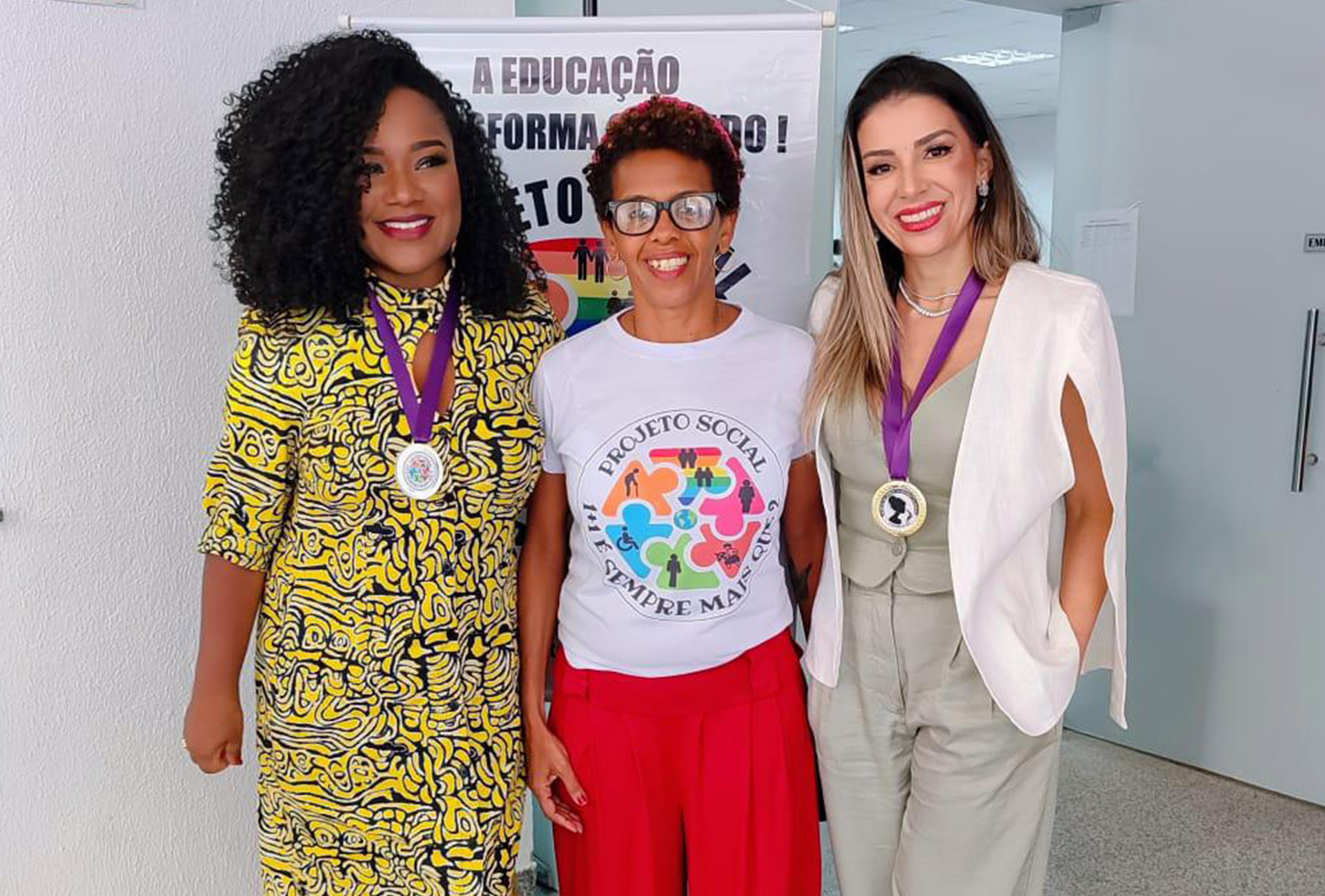 Bárbara Trindade (centro) é a idealizadora e coordenadora do prêmio, que está em sua 26ª edição. (Foto: Aline Reis)